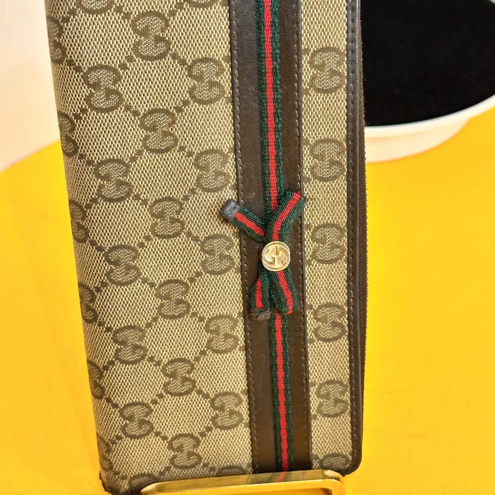 Gucci Sherry line Zippee round Wallet with Green and Red Accents - Picture 16 of 16